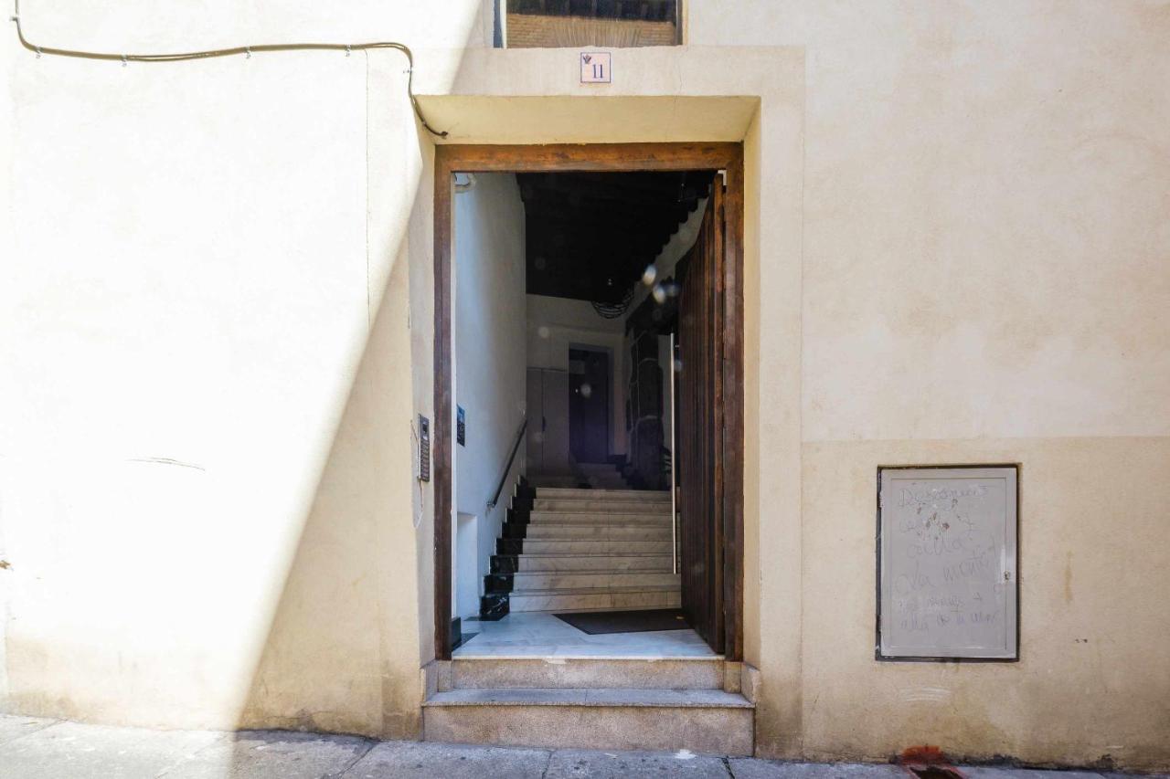 Apartamento Con Patio Junto A La Catedral By Toledo Ap Bagian luar foto