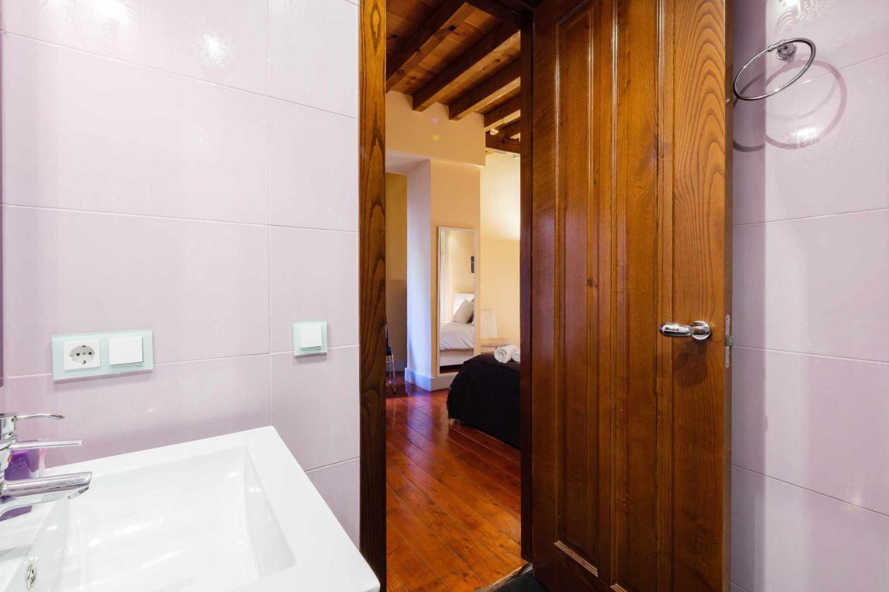 Apartamento Con Patio Junto A La Catedral By Toledo Ap Bagian luar foto