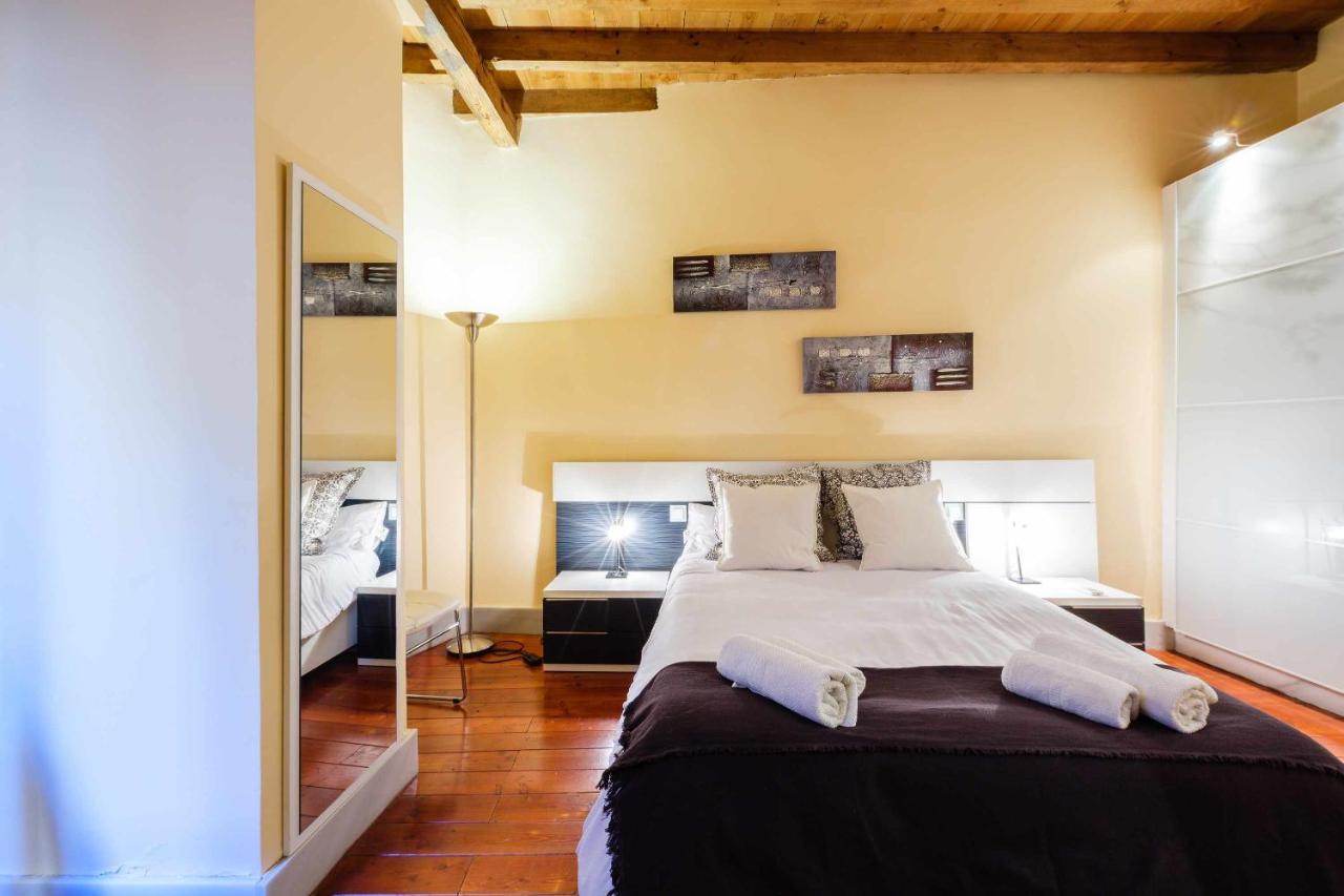 Apartamento Con Patio Junto A La Catedral By Toledo Ap Bagian luar foto