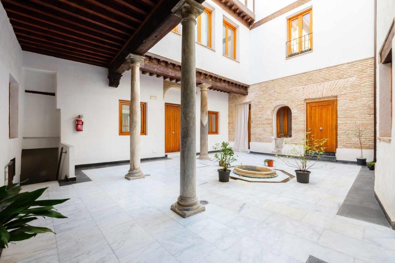 Apartamento Con Patio Junto A La Catedral By Toledo Ap Bagian luar foto